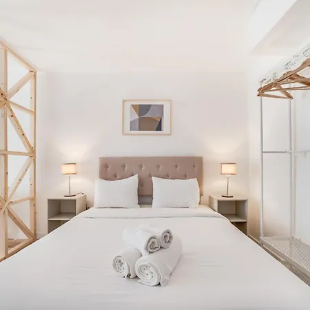 By The River - Alcantara Apartman *