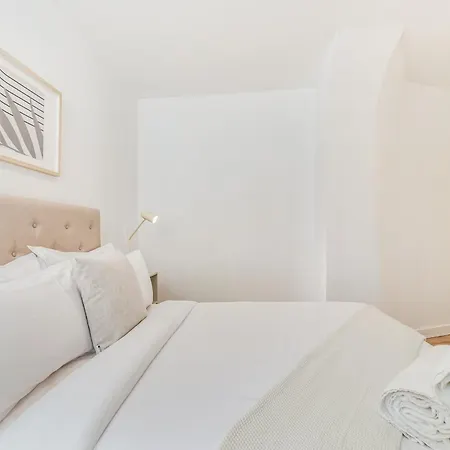 By The River - Alcantara Apartman