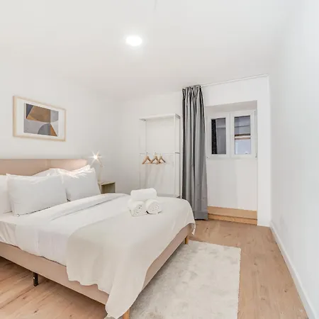 Apartment By The River - Alcantara