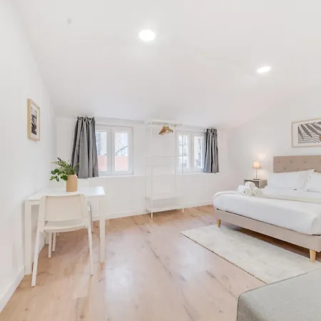 By The River - Alcantara Апартаменты *