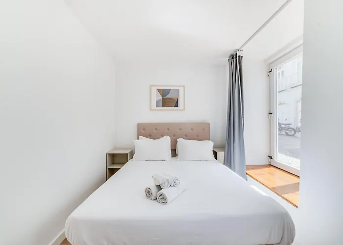 By The River - Alcantara Apartman *