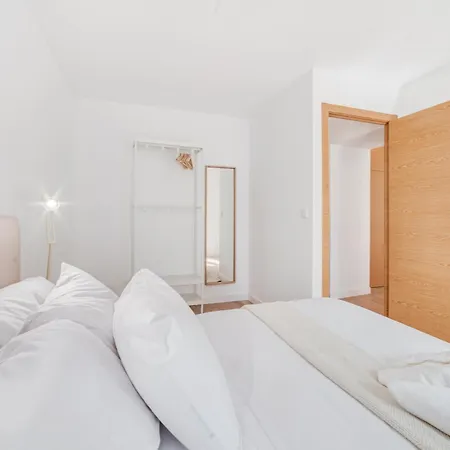 By The River - Alcantara Apartament